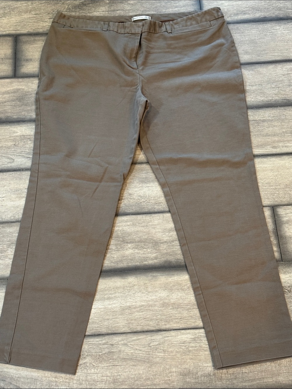 Van Heusen Women's Cropped Pants - Taupe Brown sz16